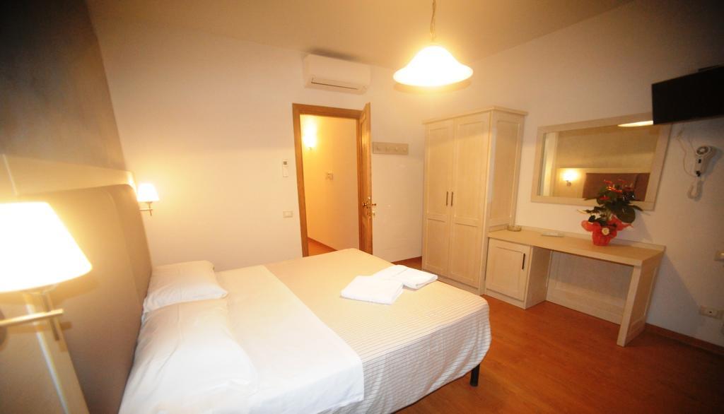 ホテル Super Relais Stella シーニャ 部屋 写真
